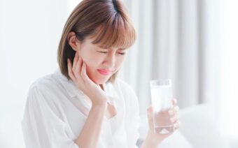 Mách bạn cách giảm ê buốt răng hiệu quả tại nhà 